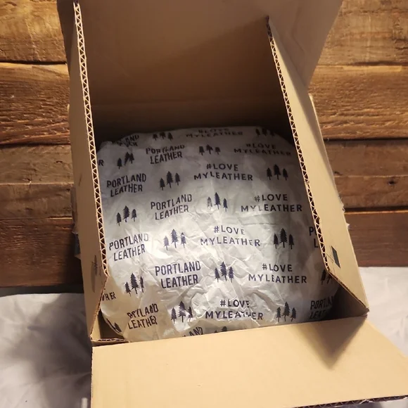 NEW Portland Leather Circle Crossbody - Picture 6 of 9